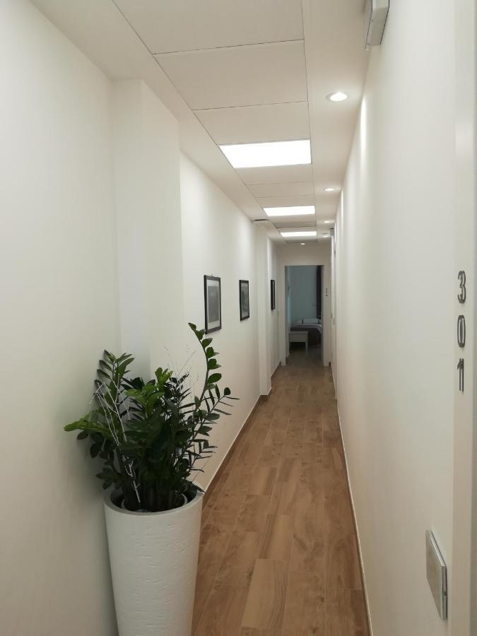 Hotel Flora 阿尔巴·阿德里亚蒂卡 外观 照片